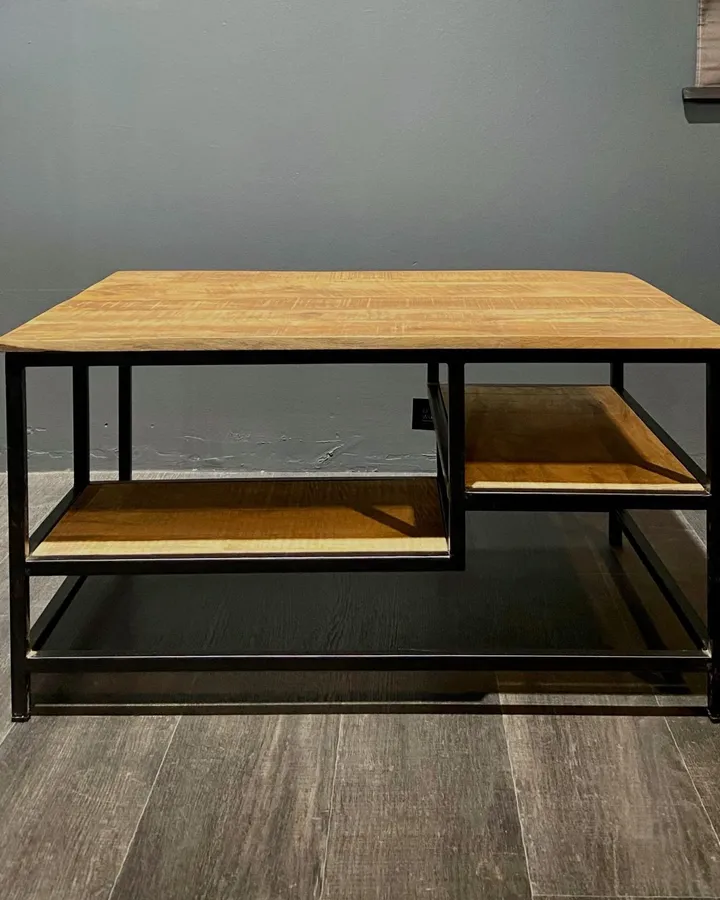 APR-03 salontafel mangohout 80x80 industrieel Productfoto