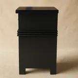 Zwart nachtkastje met lade, stijlvol houten kastje 81 cm hoog