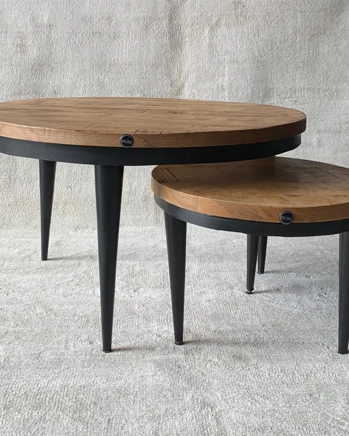 Salontafelset Set van 2, Mangohout & Zwart Metaal, Industrieel Design, Puntpoten, 70x70x41