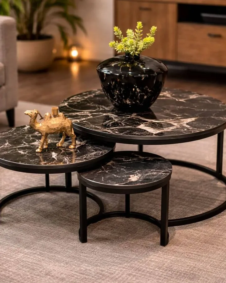 Ospel - Inschuifbare marmeren salontafel set van 3 - Productfoto in sfeer